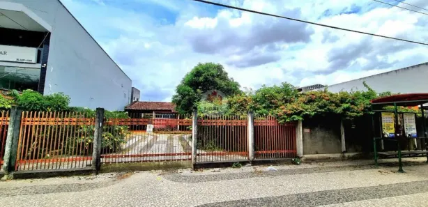 Casa com 3 Quartos para alugar, 1500m² no Centro, Feira de Santana