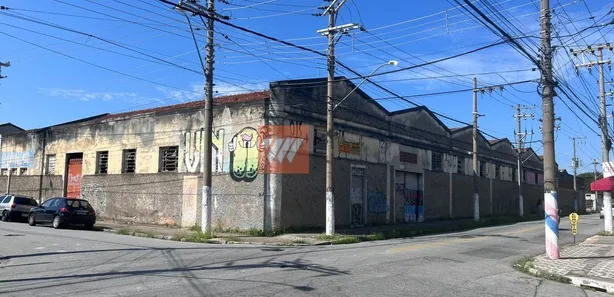 Galpão / Depósito / Armazém para alugar, 2097m² no Monção, Taubaté