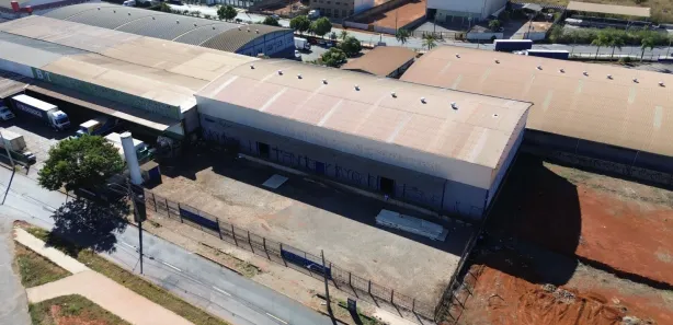 Galpão / Depósito / Armazém para venda ou aluguel, 2200m² no Santa Maria, Brasília
