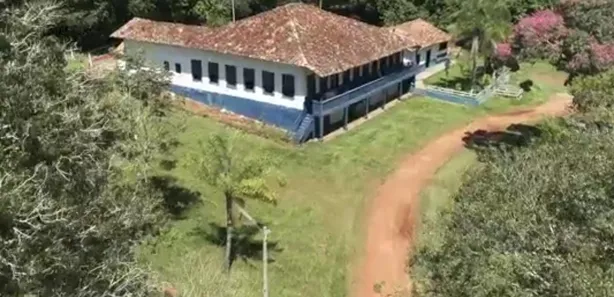 Fazenda / Sítio / Chácara com 5 Quartos à venda, 300m² no , Laranjal Paulista