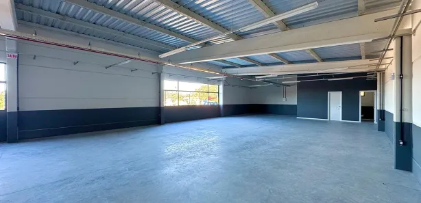 Conjunto Comercial / Sala para alugar, 300m² no Do Salto, Blumenau