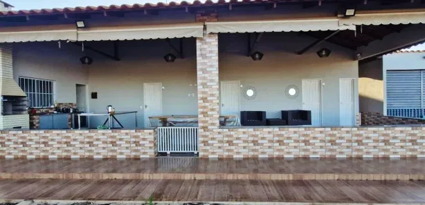 Fazenda / Sítio / Chácara com 4 Quartos à venda, 2500m² no Taguatinga Centro, Brasília