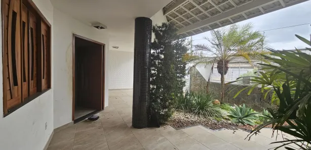 Casa com 5 Quartos para alugar, 273m² no Santa Mônica, Feira de Santana