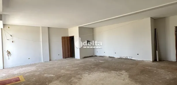 Loja / Salão / Ponto Comercial à venda, 74m² no Novo Mundo, Uberlândia
