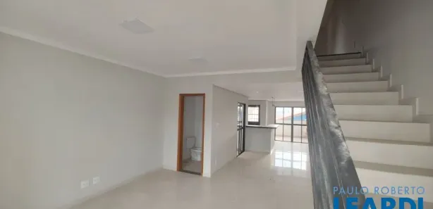 Sobrado com 3 Quartos à venda, 135m² no Jardim das Acácias, Poços de Caldas