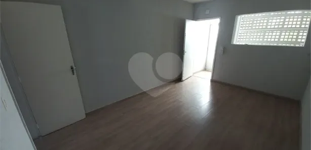 com 2 Quartos para alugar, 200m² no Jardim da Glória, Taboão da Serra