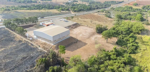 Galpão / Depósito / Armazém com 10 Quartos para alugar, 2900m² no Nova Fátima, Hidrolândia