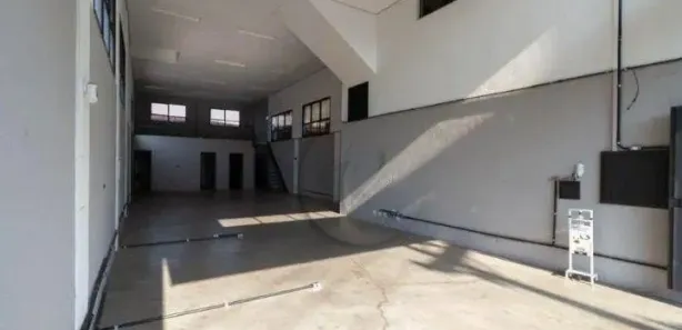Galpão / Depósito / Armazém para venda ou aluguel, 432m² no Centro, Santo André