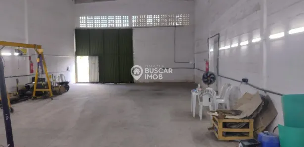 Galpão / Depósito / Armazém à venda, 200m² no Dois de Julho, Camaçari