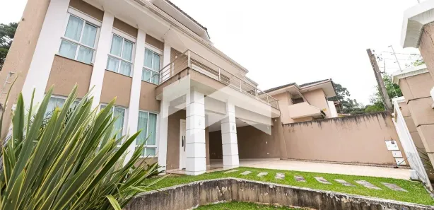 Casa com 3 Quartos para alugar, 400m² no Abranches, Curitiba