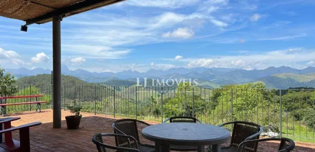 Fazenda / Sítio / Chácara com 5 Quartos à venda, 550m² no Pedro do Rio, Petrópolis