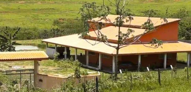 Fazenda / Sítio / Chácara com 2 Quartos à venda, 312m² no Chácara Marambaia, Caçapava