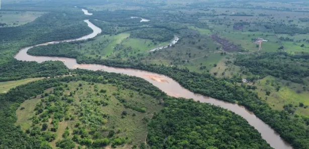 Fazenda / Sítio / Chácara com 4 Quartos à venda, 11865m² no , Coxim