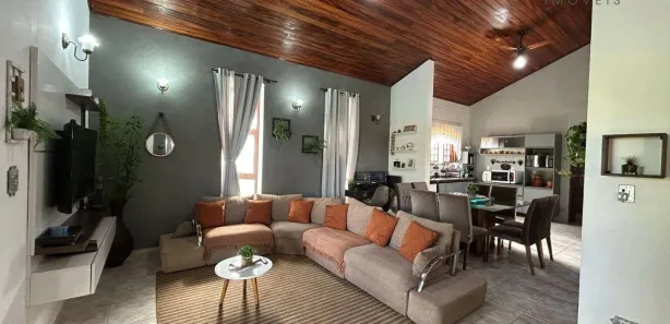 Fazenda / Sítio / Chácara com 3 Quartos à venda, 160m² no Chácara Maracajás, Salto