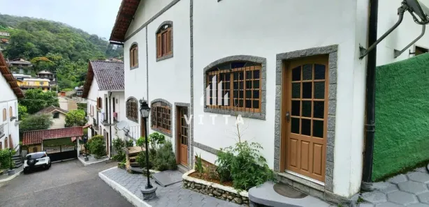 Casa com 2 Quartos à venda, 75m² no Castelanea, Petrópolis