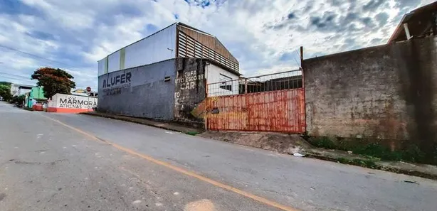 Galpão / Depósito / Armazém à venda, 810m² no Niterói, Divinópolis