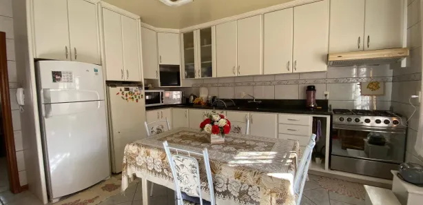 Casa com 4 Quartos para alugar, 253m² no Maria Goretti, Chapecó