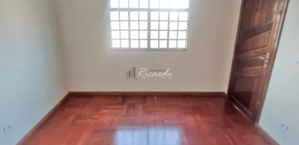 Casa com 3 Quartos para alugar, 100m² no Parque Siomara, Arapongas