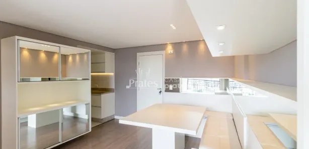 Apartamento com 2 Quartos para alugar, 50m² no Centro, Curitiba