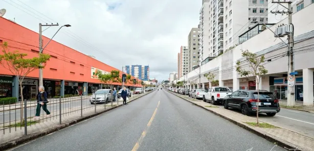 Loja / Salão / Ponto Comercial para alugar, 58m² no Bacacheri, Curitiba
