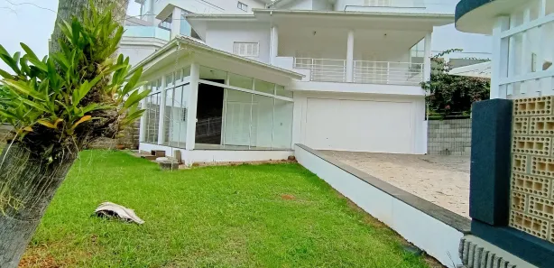 Casa com 3 Quartos para alugar, 322m² no Comerciário, Criciúma