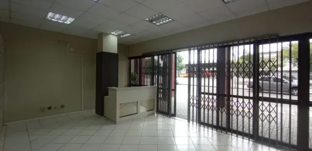 Loja / Salão / Ponto Comercial para alugar, 40m² no Bacacheri, Curitiba