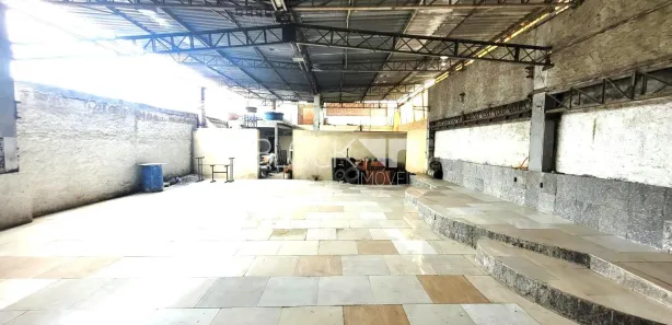 Galpão / Depósito / Armazém à venda, 550m² no Marechal Hermes, Rio de Janeiro