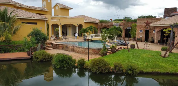 Sobrado com 4 Quartos à venda, 1200m² no , Hidrolândia