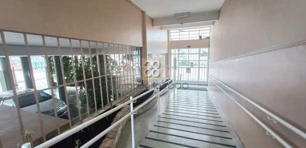 Conjunto Comercial / Sala com 4 Quartos para alugar, 126m² no Centro, Curitiba