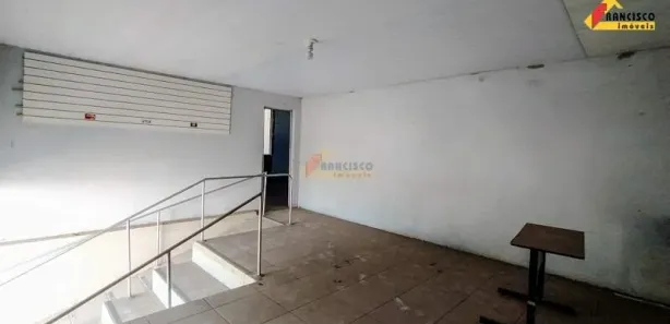 Galpão / Depósito / Armazém à venda, 700m² no Santo Antônio, Divinópolis