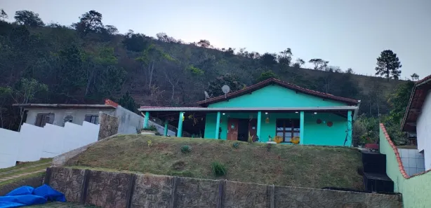 Fazenda / Sítio / Chácara com 3 Quartos à venda, 2000m² no Laranja Azeda, Bom Jesus dos Perdões