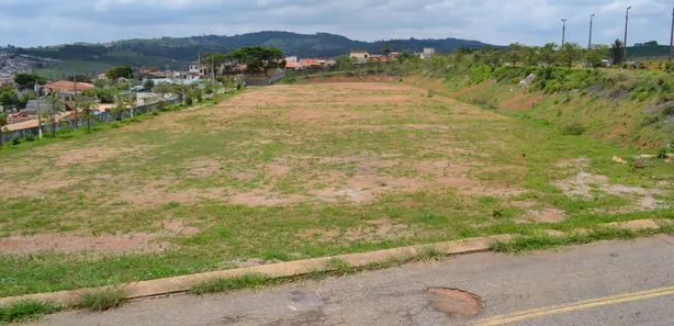 Galpão / Depósito / Armazém à venda, 4555m² no Pinheiros, Varginha