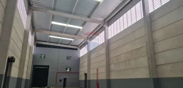 Galpão / Depósito / Armazém para alugar, 930m² no Portão, Arujá