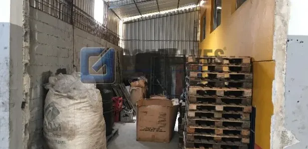 Galpão / Depósito / Armazém para alugar, 915m² no Piraporinha, Diadema