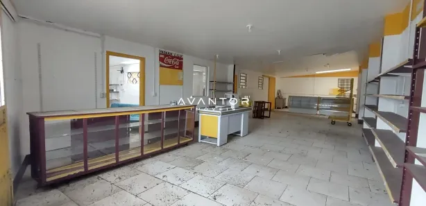 Loja / Salão / Ponto Comercial com 3 Quartos à venda, 100m² no Salgado Filho, Santa Maria