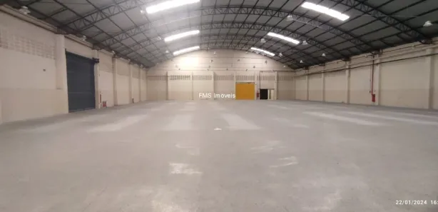 Galpão / Depósito / Armazém para venda ou aluguel, 3600m² no Jardim Triângulo, Taboão da Serra