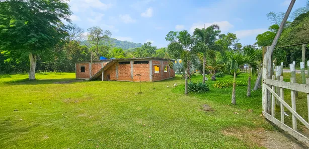Fazenda / Sítio / Chácara com 2 Quartos à venda, 300m² no Iguaçu Velho, Nova Iguaçu