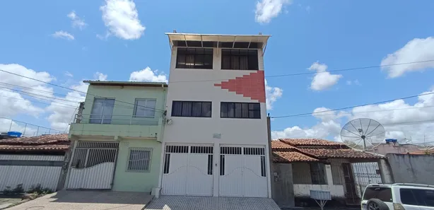 Sobrado com 4 Quartos à venda, 234m² no Jardim Acácia, Feira de Santana