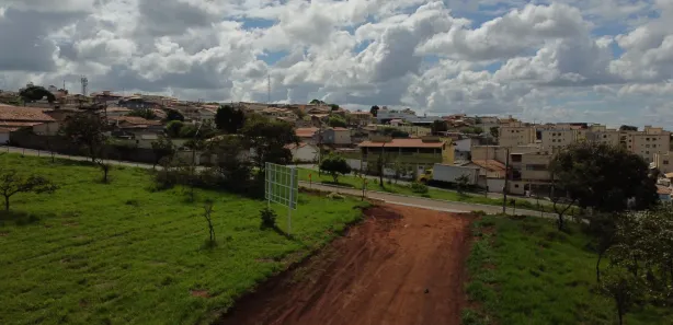 Terreno / Lote / Condomínio à venda, 370m² no Felipe Cláudio de Sales, Pedro Leopoldo