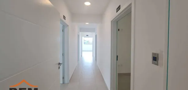 Conjunto Comercial / Sala para alugar, 40m² no Monte Alegre, Camboriú