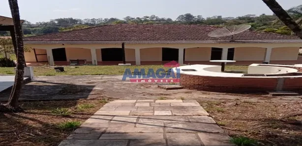Fazenda / Sítio / Chácara com 3 Quartos para alugar, 378m² no Condomínio Lagoinha, Jacareí