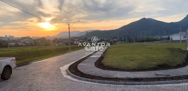 Terreno / Lote / Condomínio à venda, 516m² no São José, Santa Maria