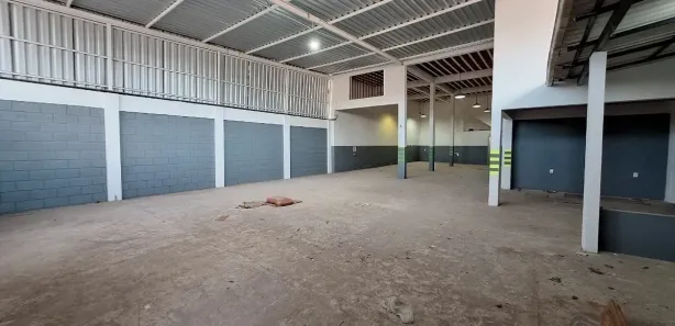 Galpão / Depósito / Armazém para alugar, 228m² no Botafogo, Macaé