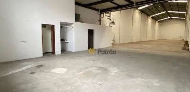 Galpão / Depósito / Armazém para venda ou aluguel, 599m² no Vila Palmares, Santo André