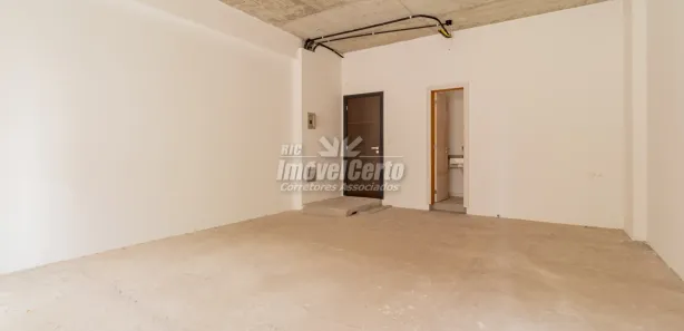 Conjunto Comercial / Sala à venda, 63m² no Centro, Curitiba