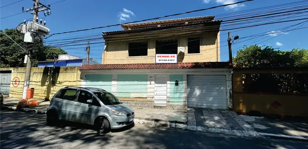 Sobrado com 4 Quartos à venda, 200m² no Centro, Nova Iguaçu