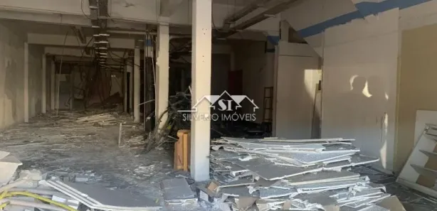 Loja / Salão / Ponto Comercial com 10 Quartos para venda ou aluguel, 550m² no Jardim Vinte e Cinco de Agosto, Duque de Caxias