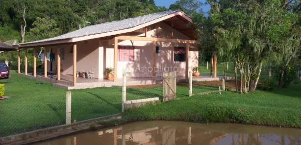 Fazenda / Sítio / Chácara com 3 Quartos à venda, 105m² no Área Rural, Campina Grande do Sul