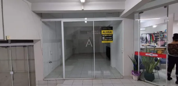 Conjunto Comercial / Sala para alugar, 24m² no Centro, Toledo