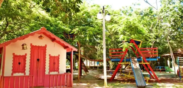Hotel / Motel / Pousada com 30 Quartos à venda, 5000m² no Peró, Cabo Frio